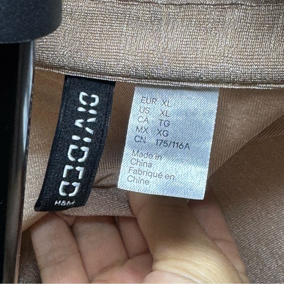 H&M Taupe Ruched Button Down Blouse Size XL - Picture 8 of 8